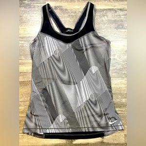 Ladies size medium. Nike athletic tank top. Black and white. Euc